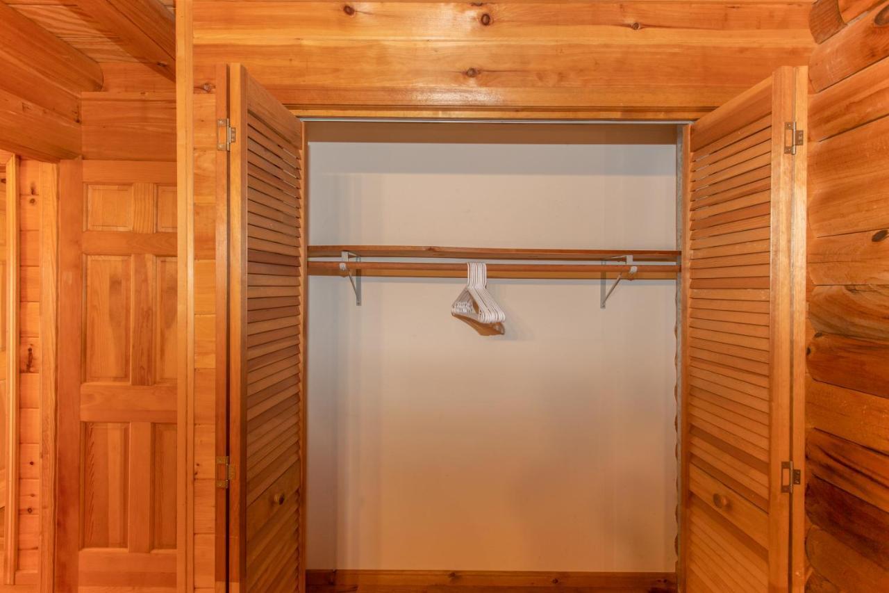 Treetops Cabin Easy To Asheville With Fast Wifi And Great View Swiss Exterior photo