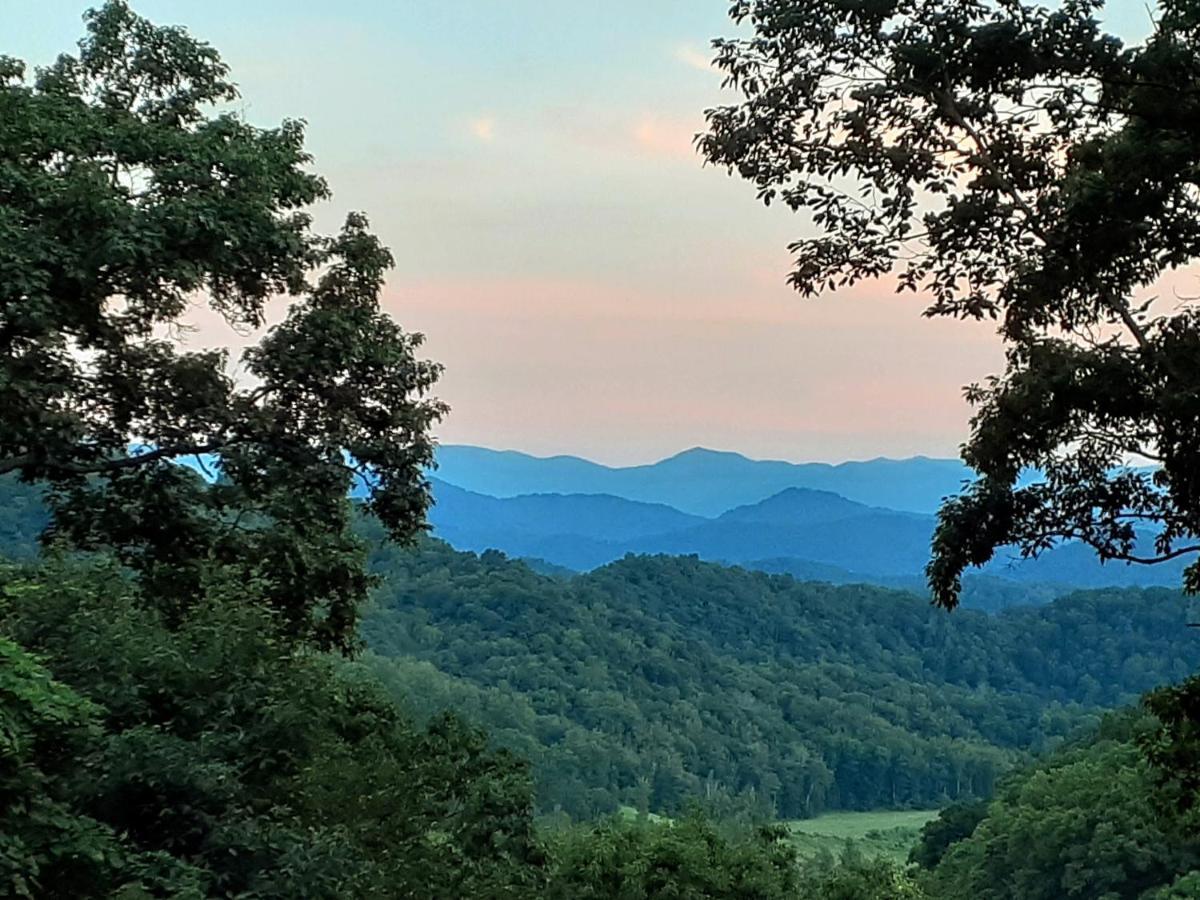 Treetops Cabin Easy To Asheville With Fast Wifi And Great View Swiss Exterior photo